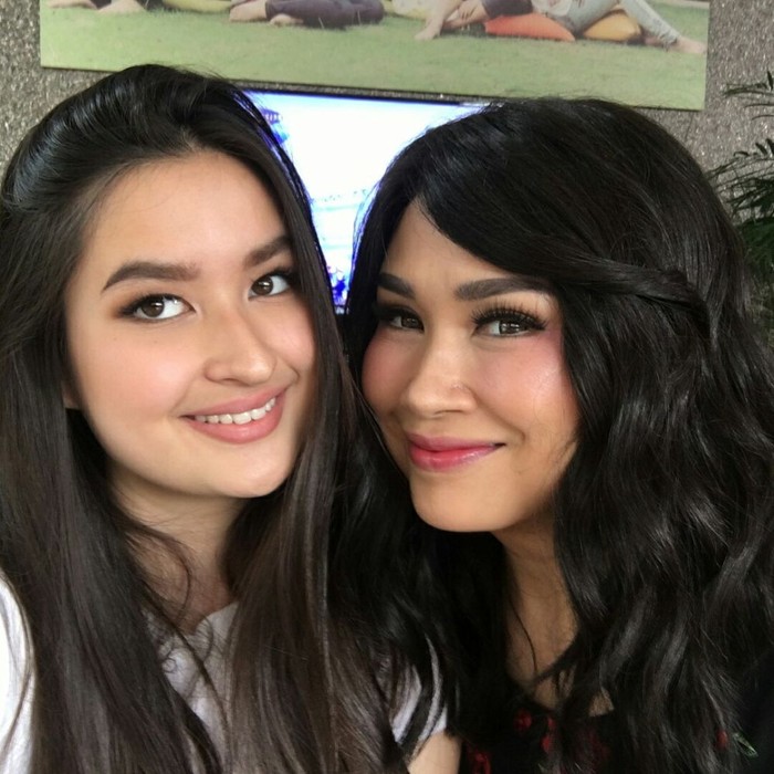 Stephanie Poetri dan Titi DJ Stephanie Poetri dan Titi DJ