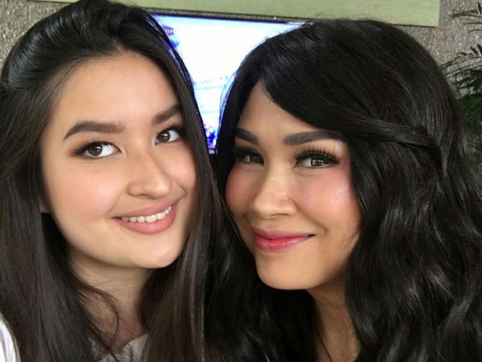 Stephanie Poetri dan Titi DJ Stephanie Poetri dan Titi DJ