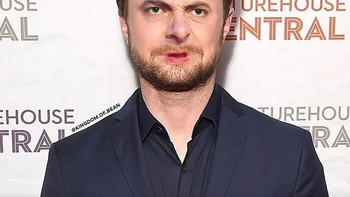 Daniel Radcliffe menjadi Daniel Beancliffe. Foto: Instagram @kingdom.of.bean