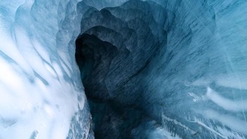 Karena pemanasan global, gletser Mont-Blanc, Prancis mencair semakin banyak, kehilangan ketebalan beberapa meter setiap tahun. Bored Panda/Agora Images/syode