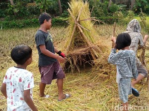 Seru Ngabuburit ala Anak Desa Cintakarya Pangandaran