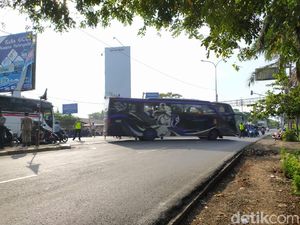 Bus AKAP Disuruh Putar Balik di Perbatasan Bekasi-Karawang