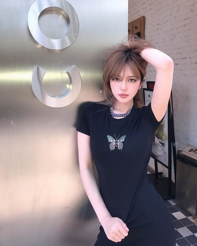 Grace Chow, influencer asal China mencuri perhatian setelah mengakui hubungan asmaranya dengan artis Taiwan, Show Luo kandas. Pengakuan Grace yang mengungkapkan penyebab putusnya hubungan cinta yang telah dibina selama sembilan tahun itu pun mengejutkan publik. Foto: Instagram