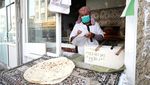 Pedagang Roti di Dubai Bertahan dari Serangan Wabah Corona