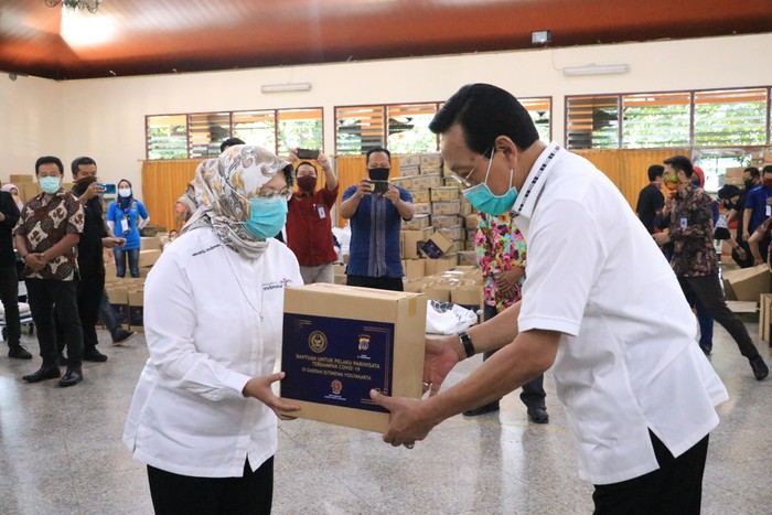 Bantu Pekerja Wisata yang Dirumahkan, Kemenparekraf Beri 30 Ribu Paket Sembako
