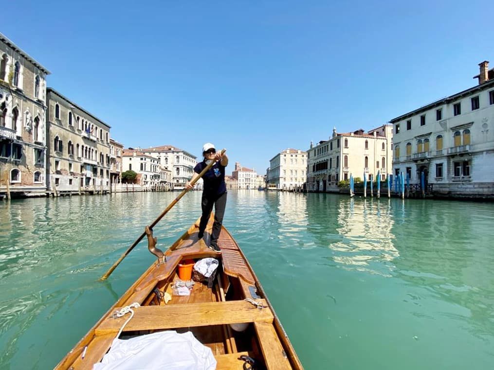 antarkan makanan di venesia