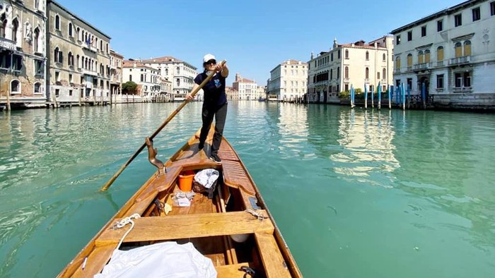antarkan makanan di venesia