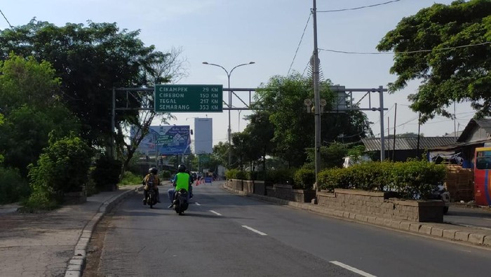 Kondisi jalan menjelang perbatasan Bekasi-Karawang