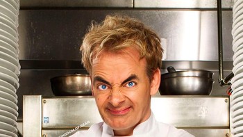Dan inilah hasilnya, wajah para selebriti mulai dari penyanyi Ed Sheran hingga para pemain Harry Potter diubahnya menjadi wajah Mr. Bean yang kocak. Yang ini misalnya, chef Gordon Ramsay yang berubah menjadi Gordon Beansay. Foto: Instagram @kingdom.of.bean