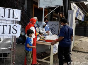 Pandemi Corona Tak Menyurutkan Warga untuk Berbagi Saat Ramadhan