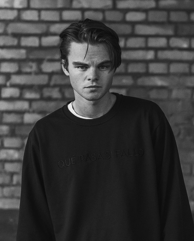 Jika melihat Konrad Annerud, tampaknya memang fitur wajah dan rambutnya memiliki kemiripan dengan Leonardo DiCaprio. Terutama ketika aktor pemeran Jack di film Titanic itu masih muda. (Foto: Instagram/@konradannerud)