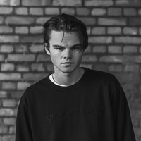 Jika melihat Konrad Annerud, tampaknya memang fitur wajah dan rambutnya memiliki kemiripan dengan Leonardo DiCaprio. Terutama ketika aktor pemeran Jack di film Titanic itu masih muda. (Foto: Instagram/@konradannerud)