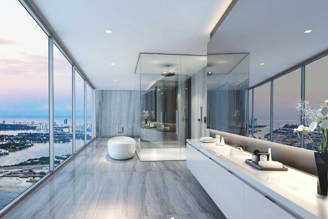 Namun, itu bukan properti pertama mereka di kota tersebut. Sebelumnya, pada tahun 2020, David dan Victoria membeli penthouse di One Thousand Museum, gedung futuristik karya arsitek ternama Zaha Hadid. Apartemen seluas satu lantai penuh itu dibeli dengan harga sekitar US$ 40 juta, menawarkan panorama kota Miami dan desain interior ultramodern. Foto: Instagram