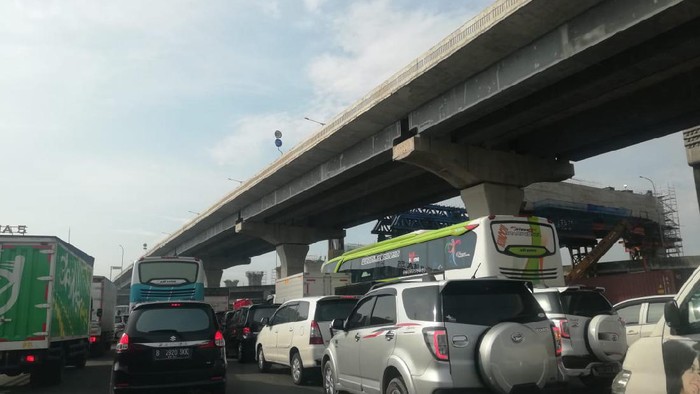 Bus AKAP Lewat Tol Tanpa Penumpang