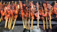 Di Bangsar ada bazar Ramadhan yang terkenal dengan hidangan bakar. Seperti ikan bakar, cumi bakar, ayam bakar dan juga es kelapa segar. Foto: Istimewa