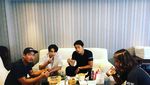 Momen Kulineran Rain, Si Tampan yang Hobi Makan Kepiting