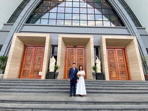 Pengantin Menikah Saat Corona, Dandan Sendiri, Resepsi Diganti Makan Bakmie