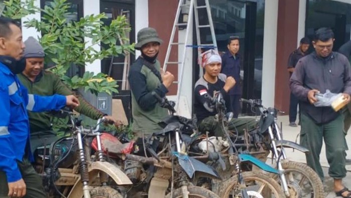 Petugas patroli UPTD Tahura Bukit Soeharto.