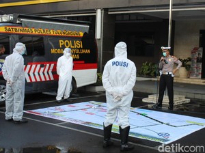 Polisi Ber-APD Disiapkan Kawal Jenazah COVID-19 di Tulungagung