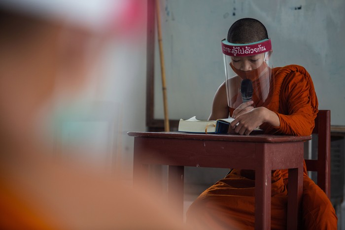Pada masa pandemi COVID-19 sejumlah sekolah di belahan dunia banyak merubah metode belajarnya seperti belajar di rumah, namun tidak di Thailand ini.