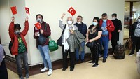 Saat ini beberapa warga Turki yang berada di negara Rusia, Yunani, Irak telah pulang ke negara Transkontinetal tersebut. Resul Rehimov/Anadolu Agency via Getty Images.