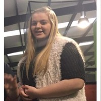 Holly Bolton, remaja berusia 18 tahun ini berhasil menurunkan berat badannya hingga sekitar 50 kg. Awalnya berat badan Holly lebih dari 114 kg, namun kini beratnya hanya sekitar 63 kg. Foto: dok. Slimming World