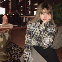 Grace rupanya mematuhi permintaan Show Luo selama sembilan tahun mereka pacaran. Namun, untuk alasan tertentu, Grace akhrinya terdorong untuk melihat ponsel Show Luo. Saat itulah ia menemukan Show Luo memiliki telepon lain, yang digunakan secara khusus untuk berbicara dengan wanita lain. Foto: Instagram