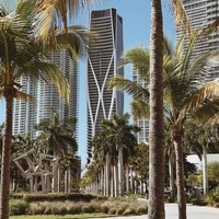 Inilah gedung One Thousand Museum di Miami, Florida, AS, yang kabarnya menjadi tempat tinggal baru keluarga David Beckham.  Dikabarkan Variety, David dan Victoria Beckham membeli satu dari 10 unit penthouse yang ada di bangunan rancangan arsitek  ternama Zaha Hadid. (Foto: Instagram)