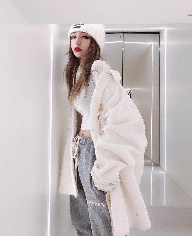 Setiap hari saat aku tidak ada, Kamu mengundang wanita ke rumahmu, dan intinya adalah mereka semua wanita yang berbeda. Setiap kota yang kamu kunjungi, kamu mempunyai wanita yang bisa diundang ke hotel, imbuhnya. Foto: Instagram