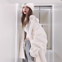 Setiap hari saat aku tidak ada, Kamu mengundang wanita ke rumahmu, dan intinya adalah mereka semua wanita yang berbeda. Setiap kota yang kamu kunjungi, kamu mempunyai wanita yang bisa diundang ke hotel, imbuhnya. Foto: Instagram