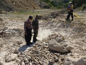 Jabar Hari Ini: Geger Piton Ngumpet di Pohon dan Penemuan Ratusan Mortir