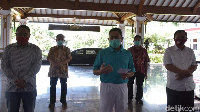Bupati Pati Haryanto saat memberikan keterangan pers, Jumat (24/4/2020).