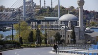 Sebanyak 31 kota Turki, termasuk Ankara dan Istanbul telah melakukan lockdown (penguncian), sebagai upaya menekan penyebaran virus.