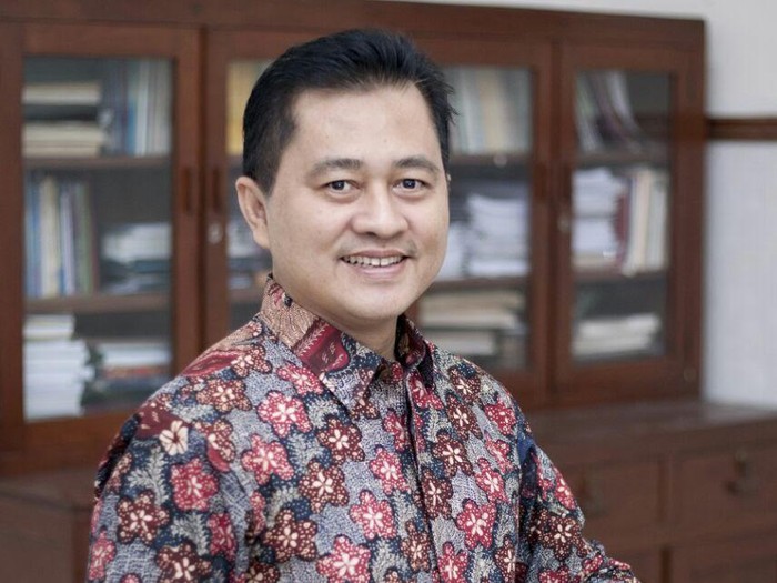 Prof Abdurrachman, Guru Besar Unair