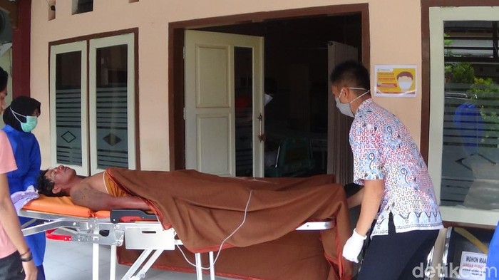 Korban selamat yang dirawat di Puskesmas Bluto, Sumenep