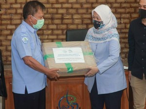 KKP Bagikan Ikan Segar buat Warga Terdampak COVID-19 di Sukabumi