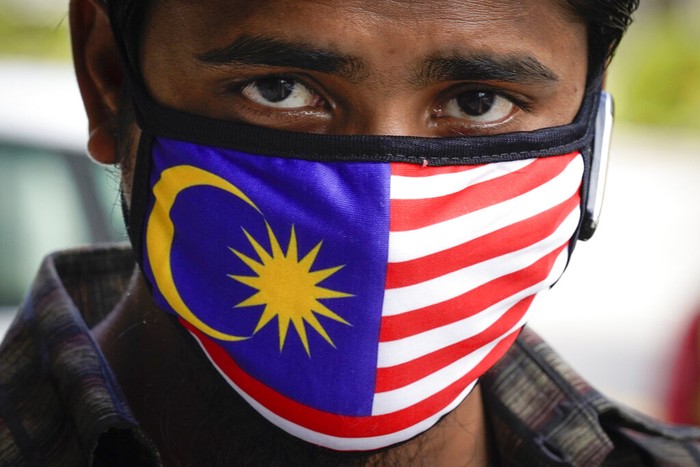 Otoritas Malaysia kembali memperpanjang penerapan lockdown untuk membatasi penyebaran virus Corona (COVID-19).