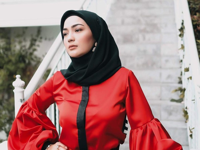 Cerai dari Suami Zaskia Gotik, Imel Putri Kencan dengan Pria Berkuda