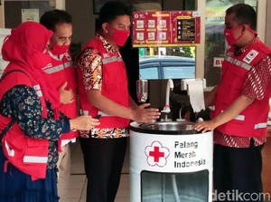 Lawan Corona, PMI Sukabumi Sulap Drum Bekas Jadi Wastafel Otomatis