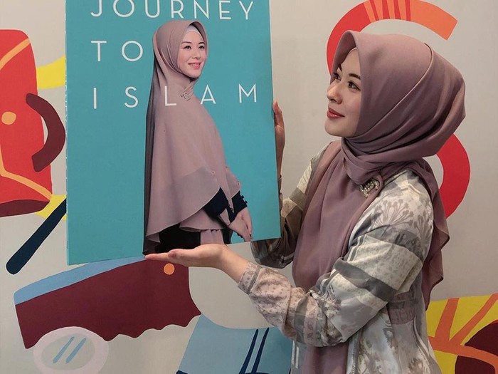 Populer di Indonesia, Hijabers Korea Ayana Moon Ungkap Kisahnya Jadi Mualaf