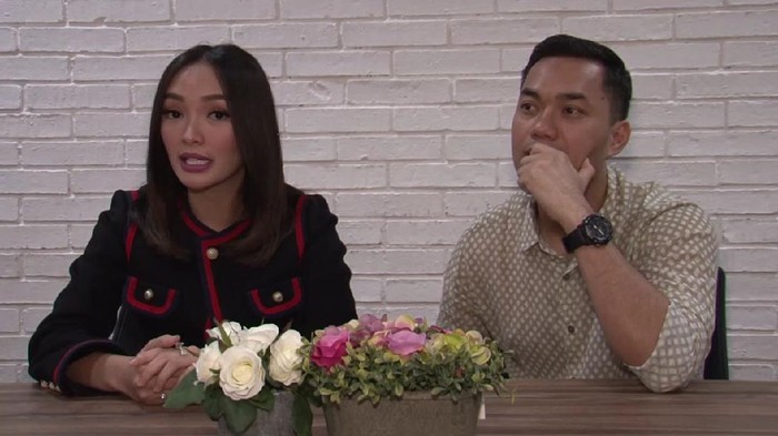 Zaskia Gotik dan Sirajuddin saat klarifikasi pernikahan