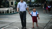 Kegiatan belajar-mengajar pun kembali dibuka. Namun, siswa diwajibkan mengambil jam istirahat selama rentang waktu sekolah untuk makan siang. 