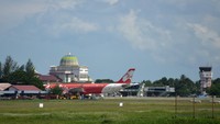 PT Angkasa Pura II juga menghentikan seluruh aktivitas di Bandara Sultan iskandar Muda. ANTARA FOTO/Ampelsa.