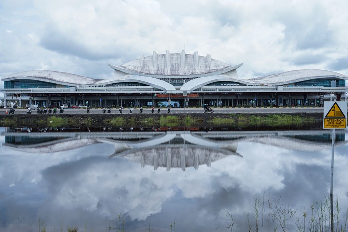 Ini Deretan Bandara di Indonesia yang Ditutup Sementara Biasanya bandara selalu penuh sesak dengan aktivitas pergantian orang masuk dan keluar wilayah atau negara tertentu. Kali ini, pemandangan itu justru langka terjadi.
