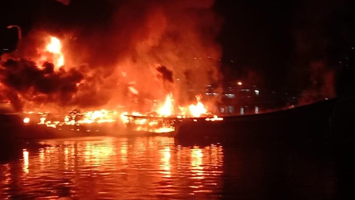 Dua Kapal di Pelabuhan Banggai Sulteng terbakar