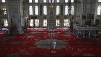 Esat Sahin, Imam Masjid Fatih yang ikonis, mengadakan sholat yang diadakan tanpa jamaah karena pembatasan coronavirus di Istanbul, Jumat, (24/4/2020) yang bertepatan dengan hari pertama bulan Ramadhan.