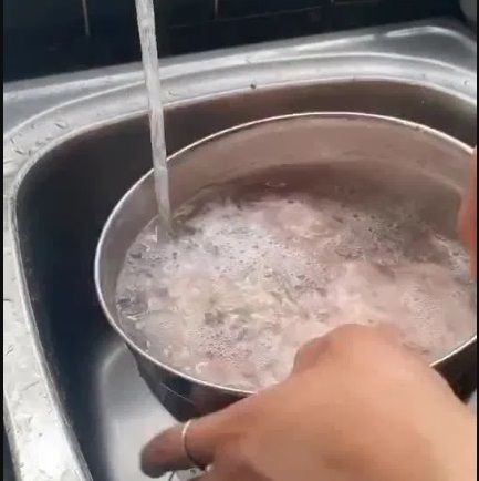 cuci ayam goreng