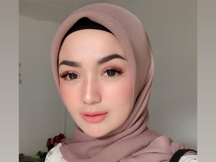 imel putri cahyati