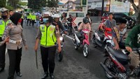 Aksi balapan liar dan berkumpulnya massa dalam jumlah banyak bukan tidak mungkin menjadi pemicu penularan dan menyebarnya virus tersebut.