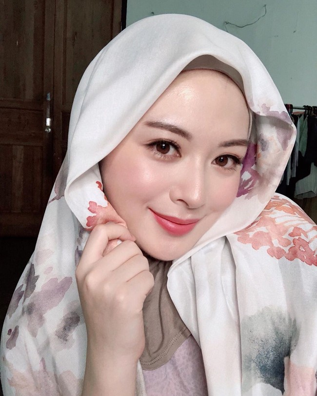 Ayana Moon awalnya digandeng oleh merek kosmetik Wardah. Dia kemudian laris menjadi bintang iklan berbagai produk mulai dari e-commerce hingga minuman isotonik. Wajahnya pun kerap wara-wiri di televisi pada Ramadhan 2020 ini. Foto: Dok. Instagram @xolovelyayana